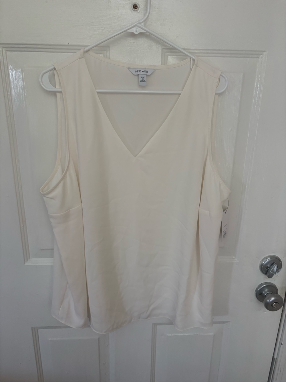 Nine West Cream V-Neck Sleeveless Camisole